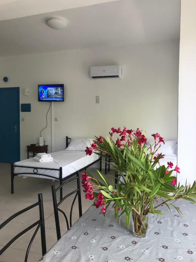 Athinas Court Aparthotel Paphos Kültér fotó