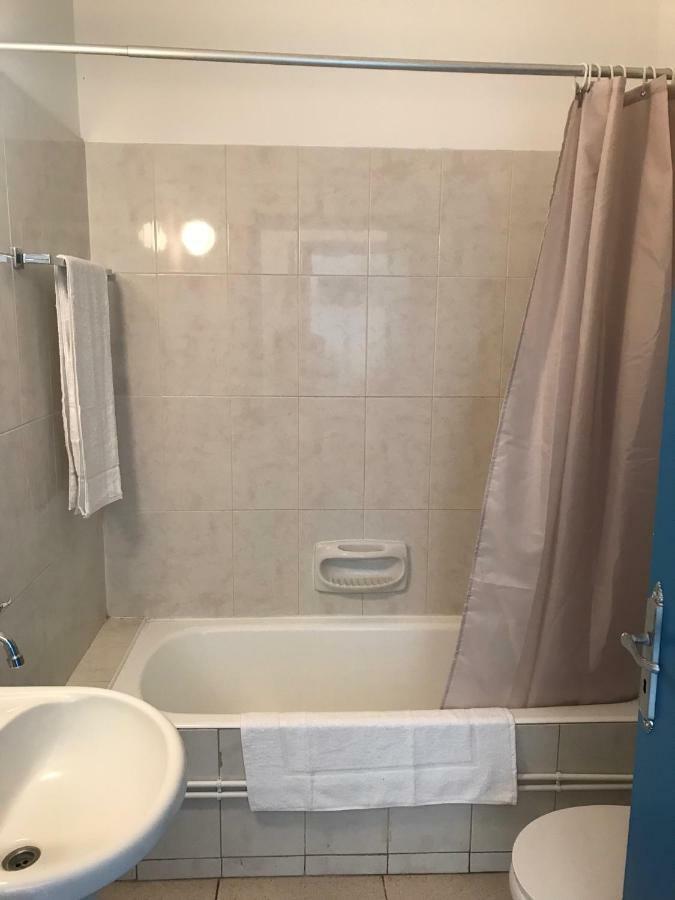 Athinas Court Aparthotel Paphos Kültér fotó