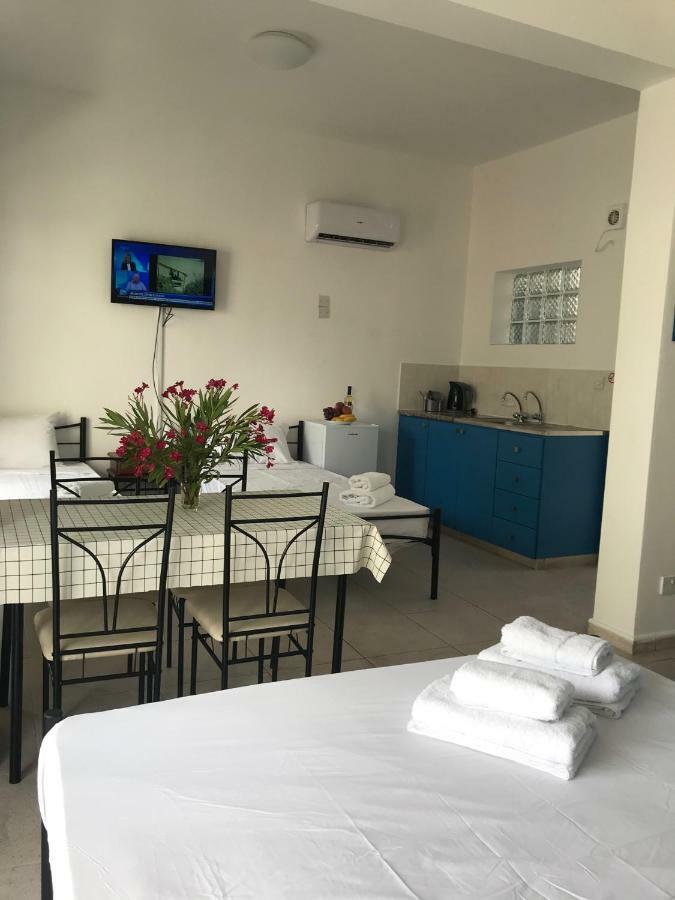 Athinas Court Aparthotel Paphos Kültér fotó
