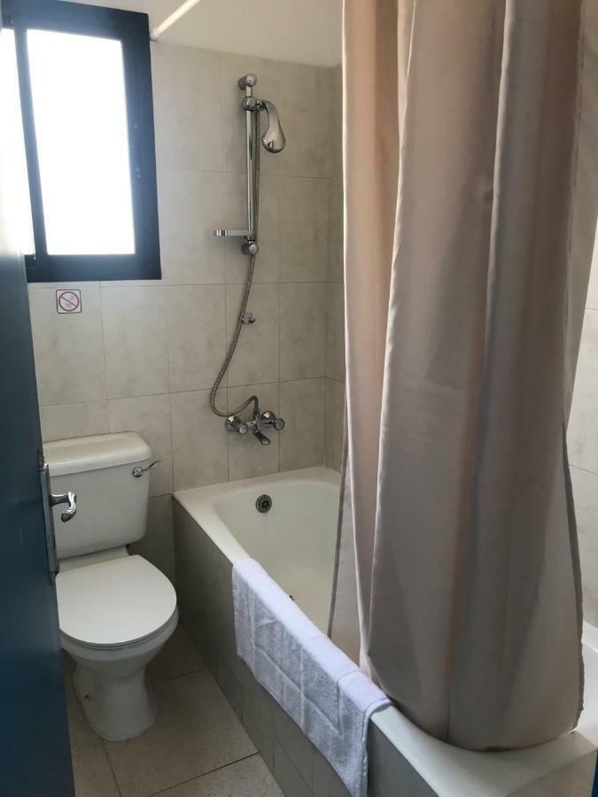 Athinas Court Aparthotel Paphos Kültér fotó