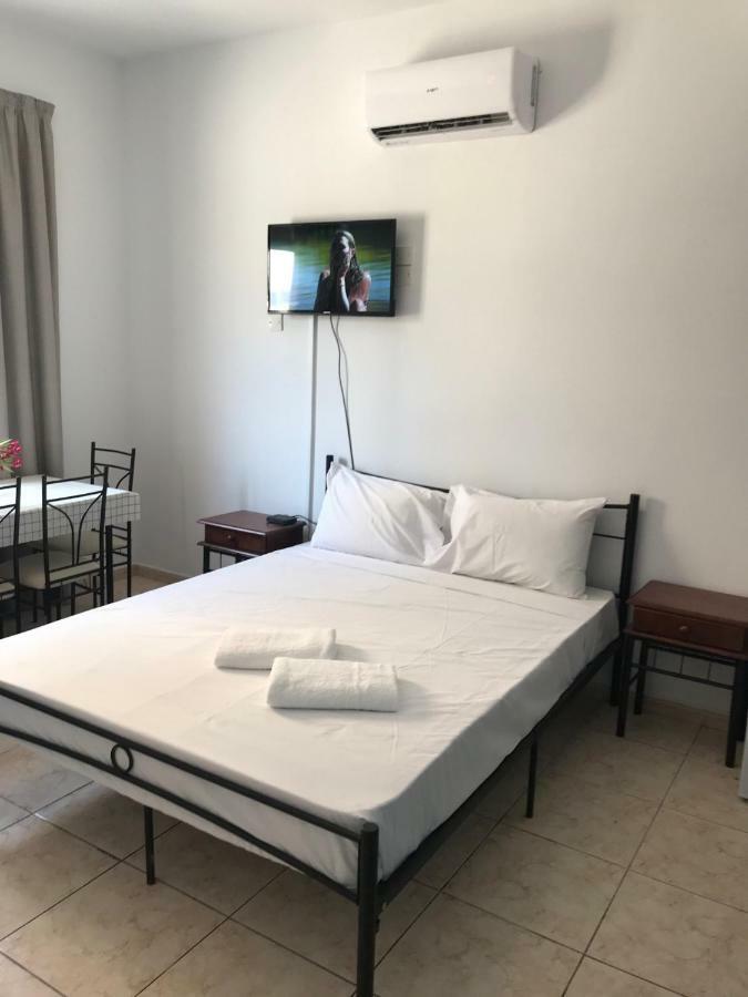 Athinas Court Aparthotel Paphos Kültér fotó