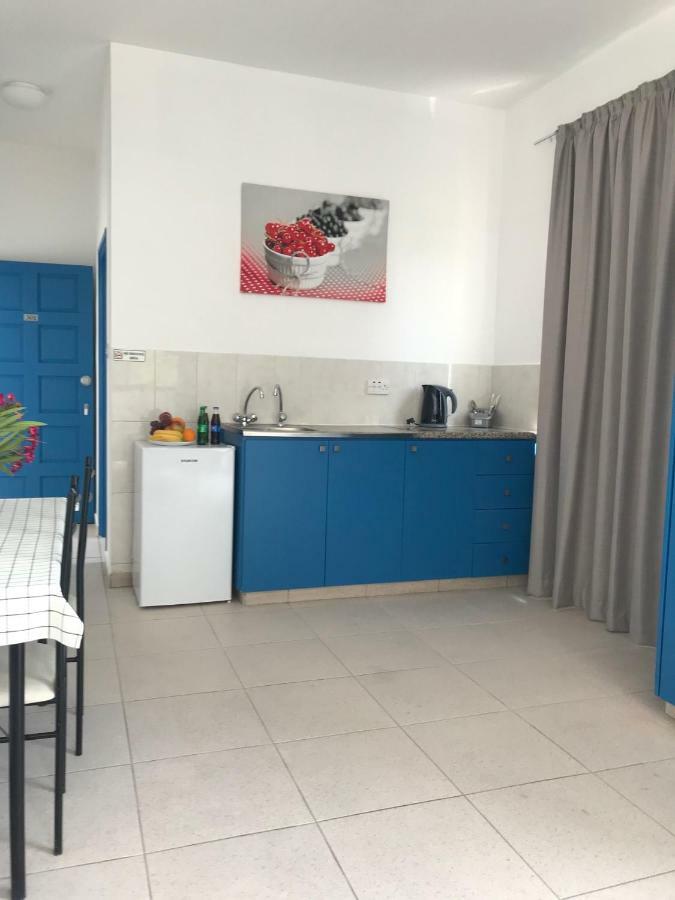 Athinas Court Aparthotel Paphos Kültér fotó