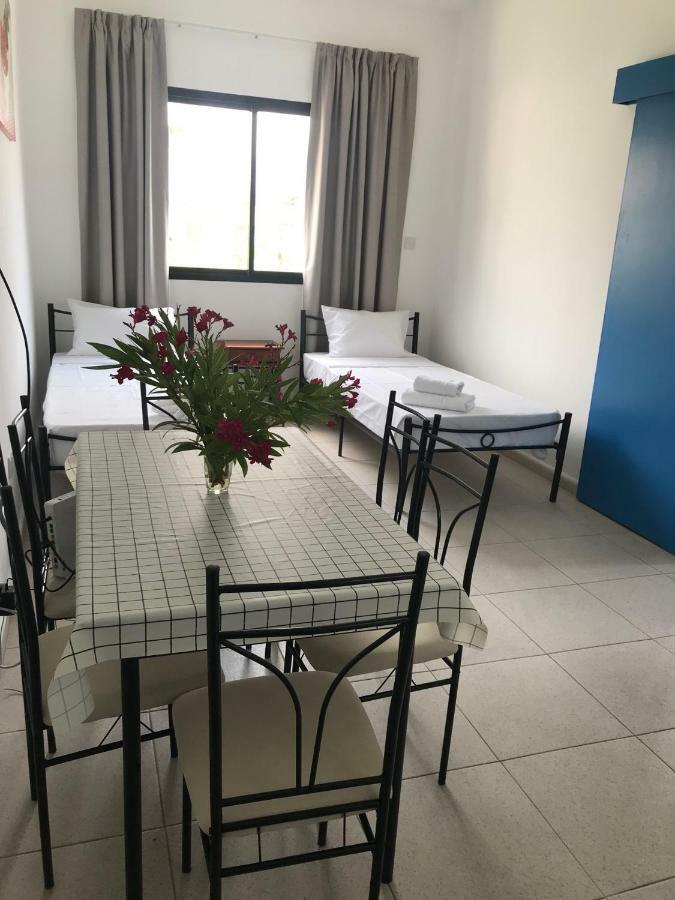 Athinas Court Aparthotel Paphos Kültér fotó